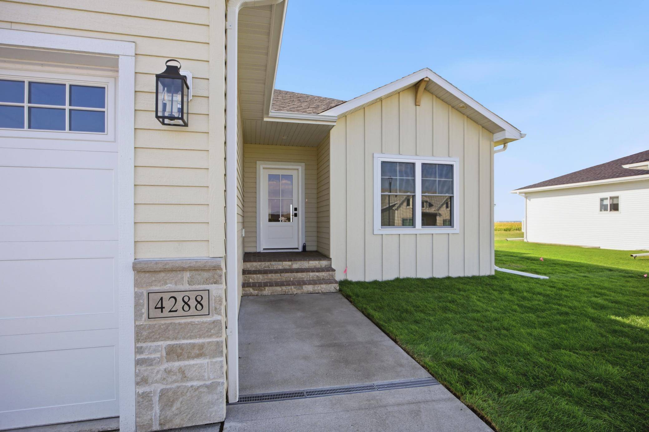 4288 Pine Pkwy S, Fargo, ND 58104