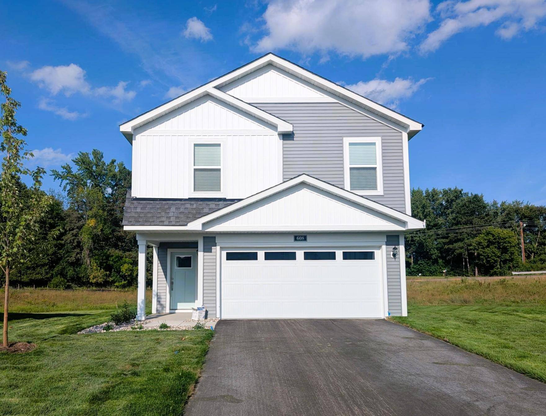 608 Redwood LOOP N, Cambridge, MN 55008