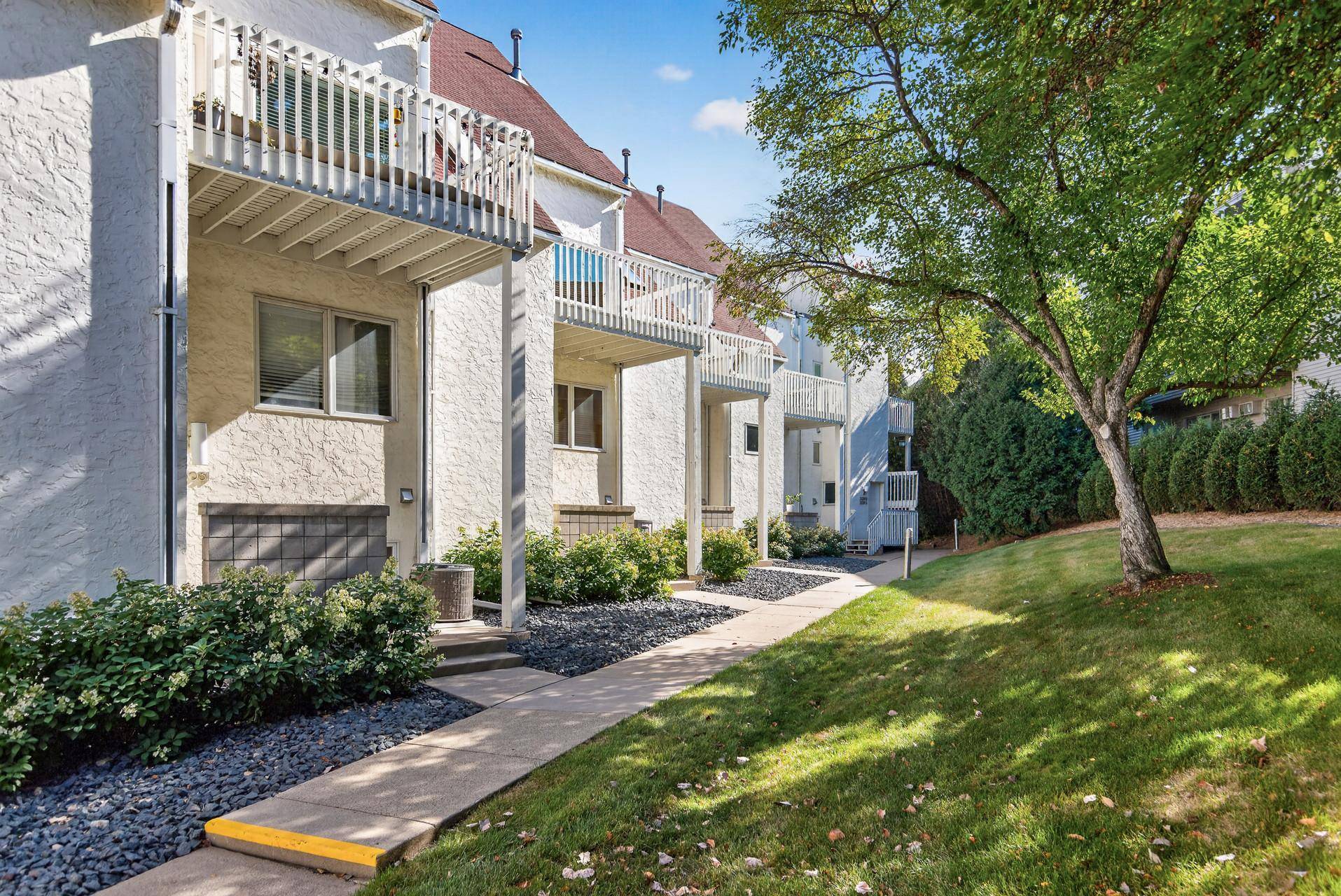 3059 Lake Shore DR #A, Minneapolis, MN 55416