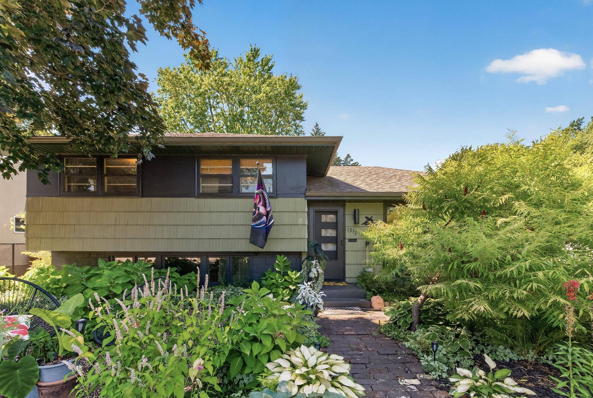 1317 Charlton ST, West Saint Paul, MN 55118