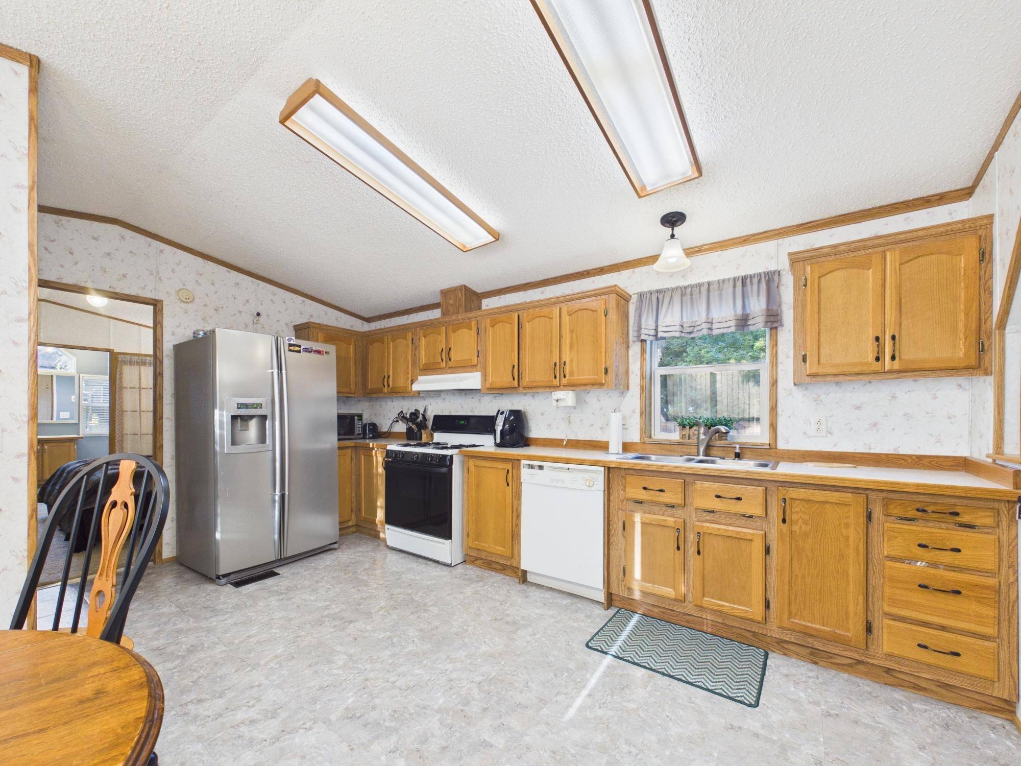 701 Oak AVE, Madison Lake, MN 56063