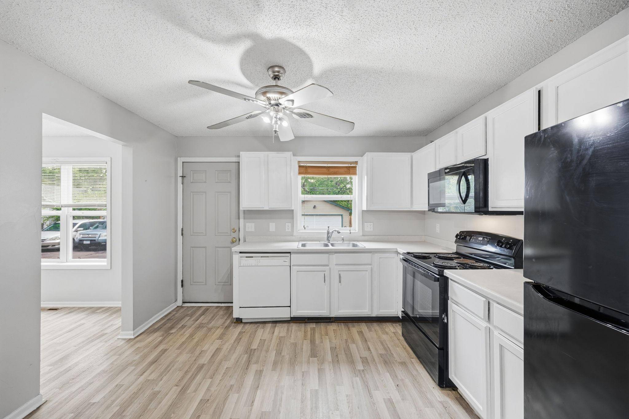 1002 Matilda ST, Saint Paul, MN 55117