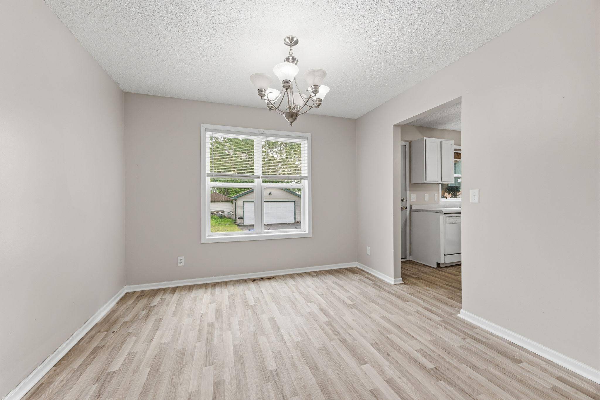 1002 Matilda ST, Saint Paul, MN 55117