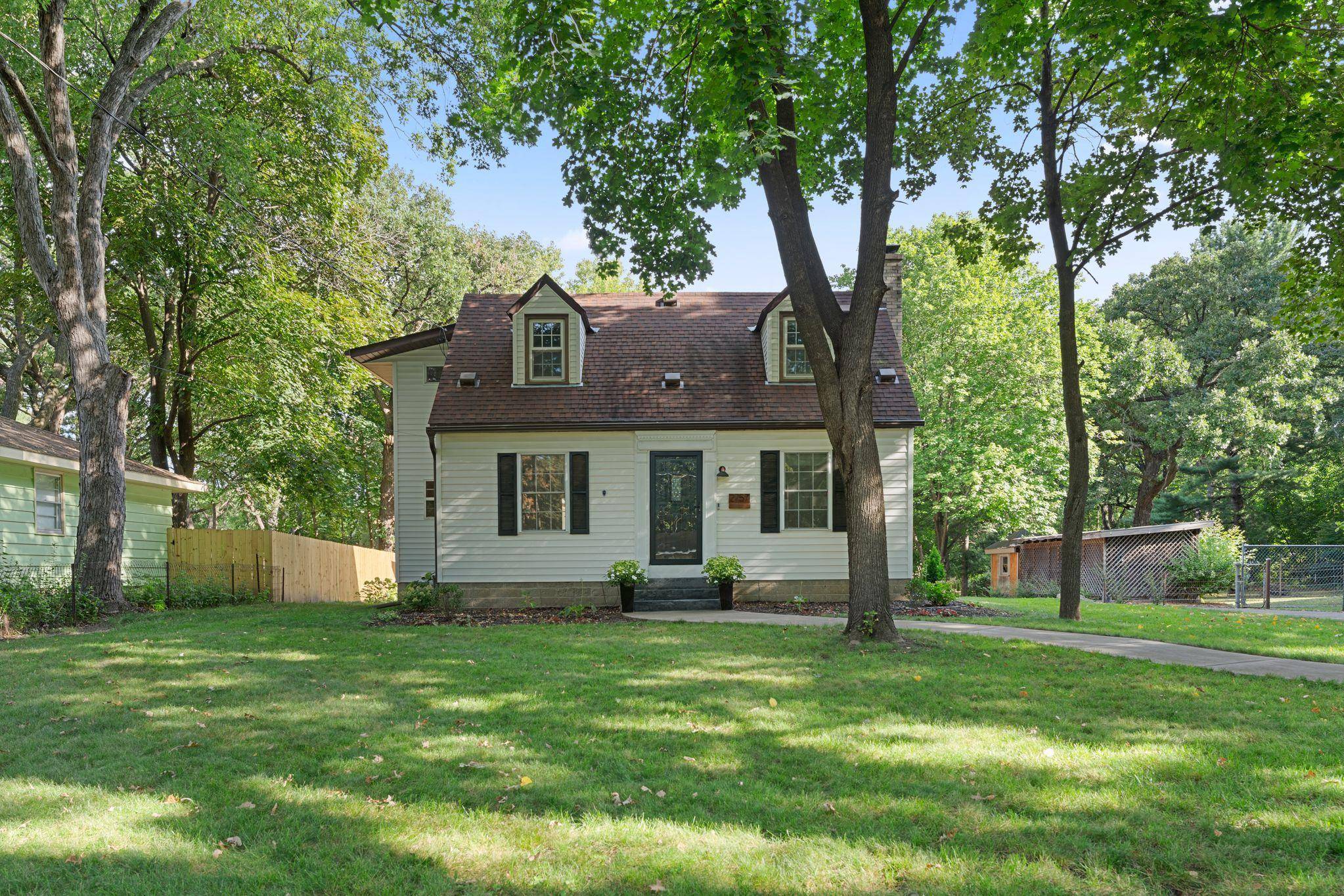 2757 Sherwood RD, Mounds View, MN 55112
