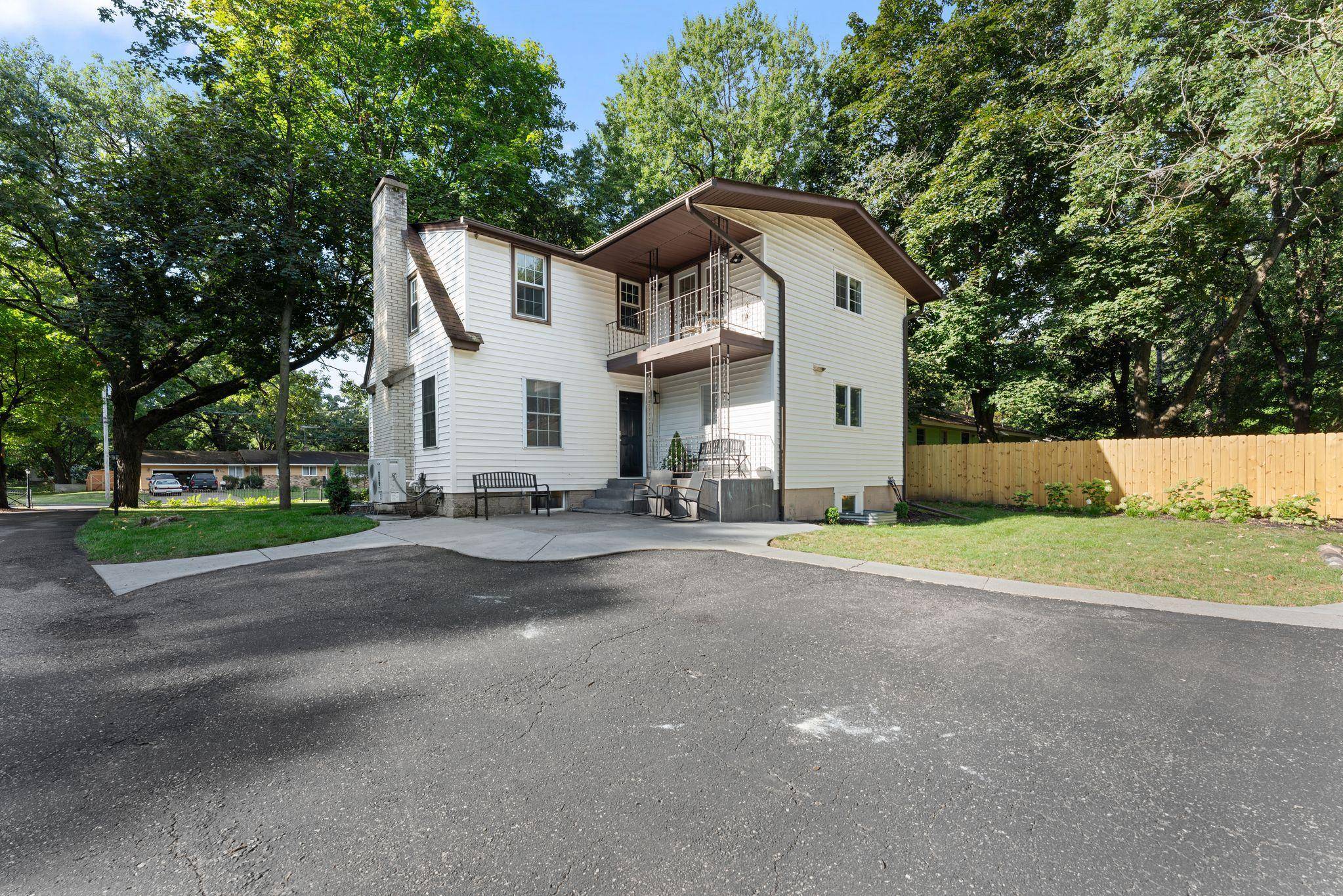 2757 Sherwood RD, Mounds View, MN 55112