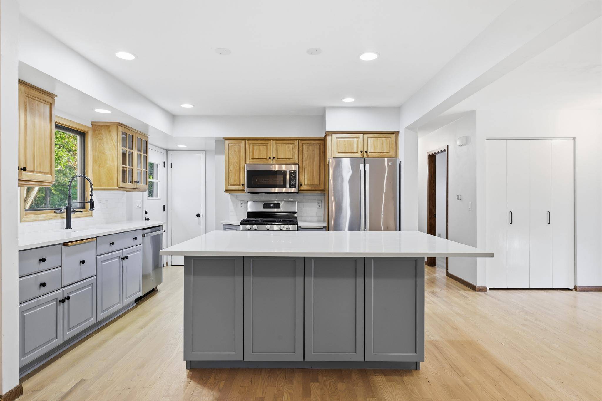10133 Johnson CIR, Bloomington, MN 55437