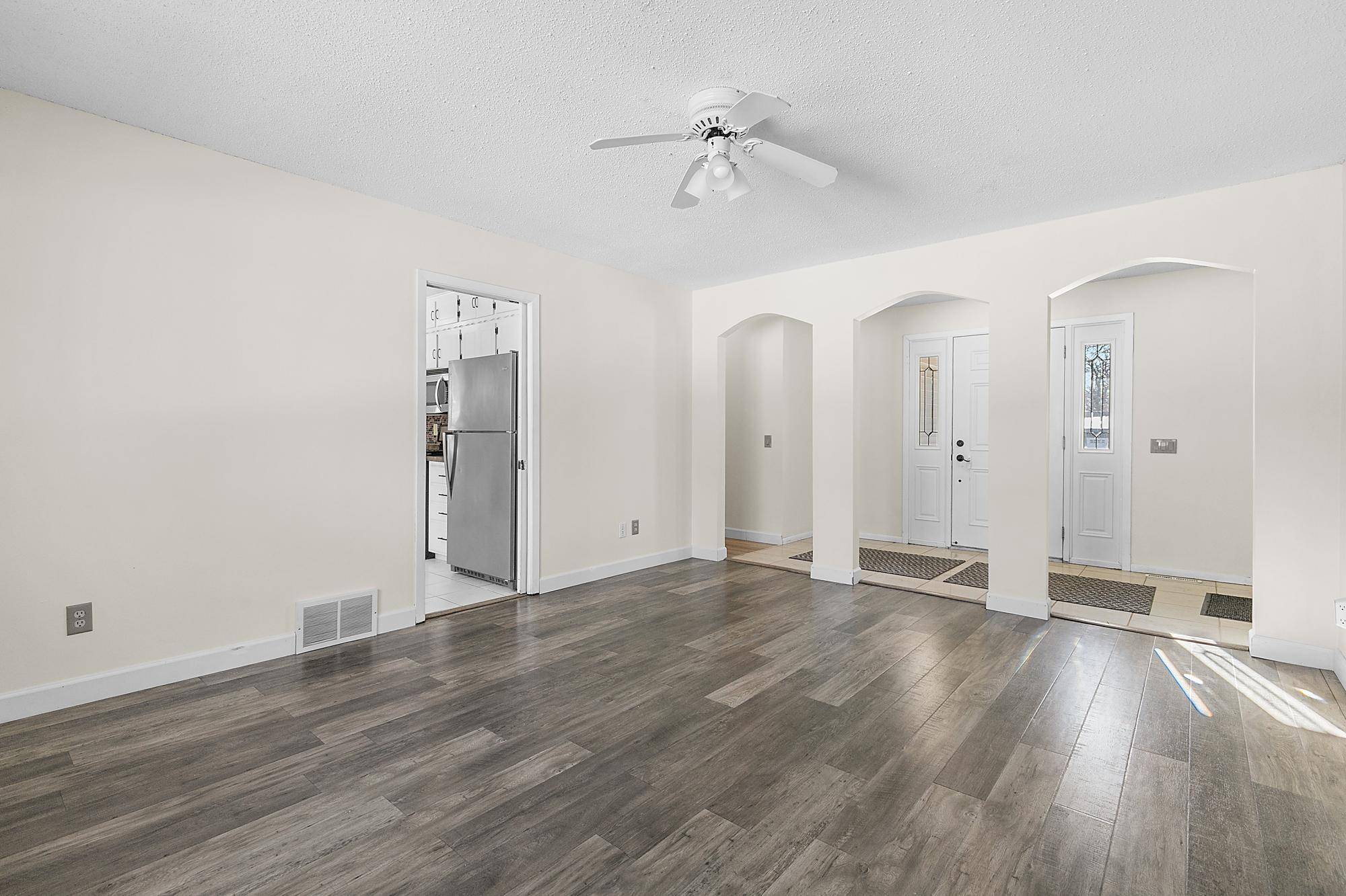 5885 Hidden Oaks CIR SE, Prior Lake, MN 55372