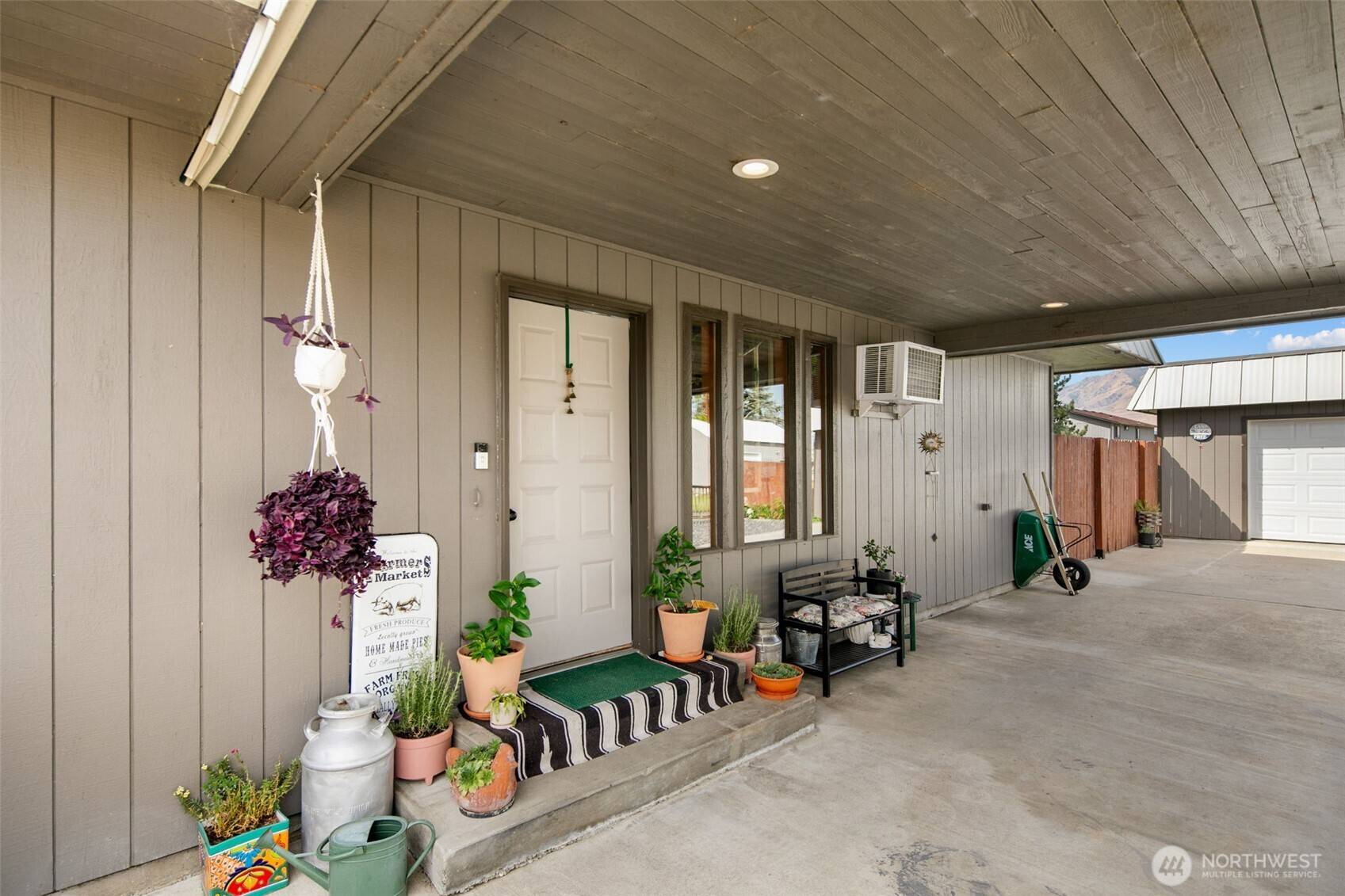 2214 NW Columbia AVE, East Wenatchee, WA 98802