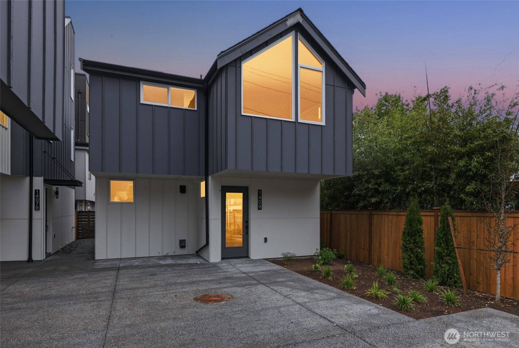 1409 29th AVE, Seattle, WA 98122