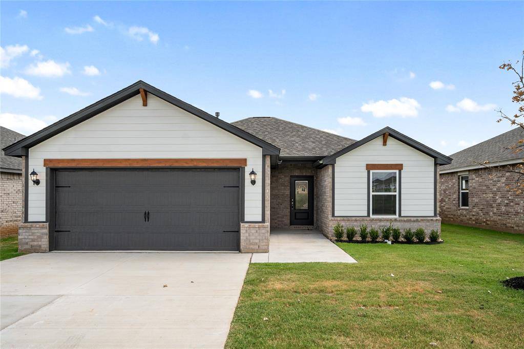 1916 Redwood LN, El Reno, OK 73036