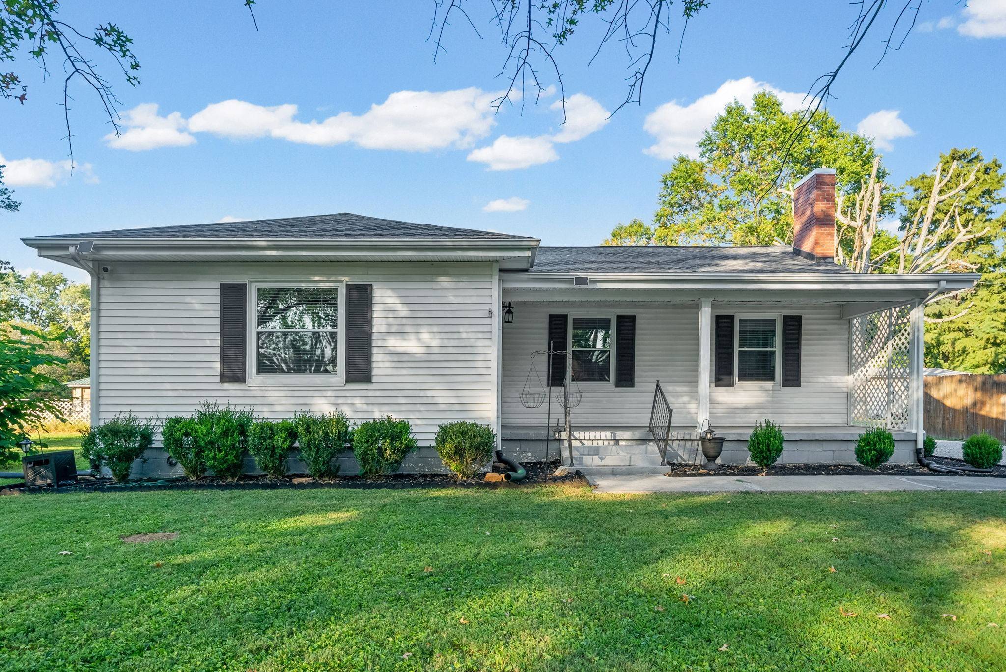 1710 Parkview Dr, Hopkinsville, KY 42240