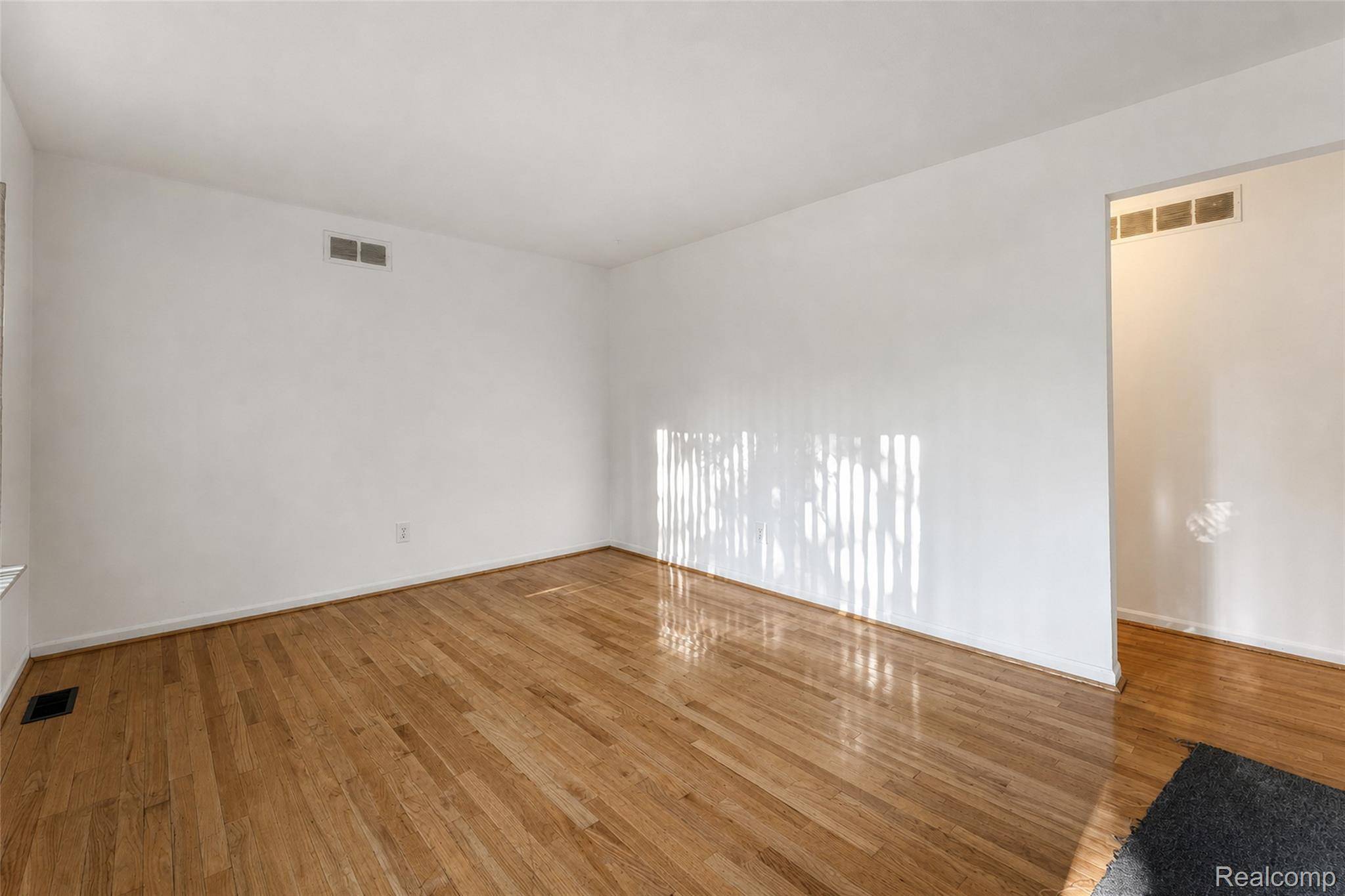 15633 Harriet ST, Romulus, MI 48174