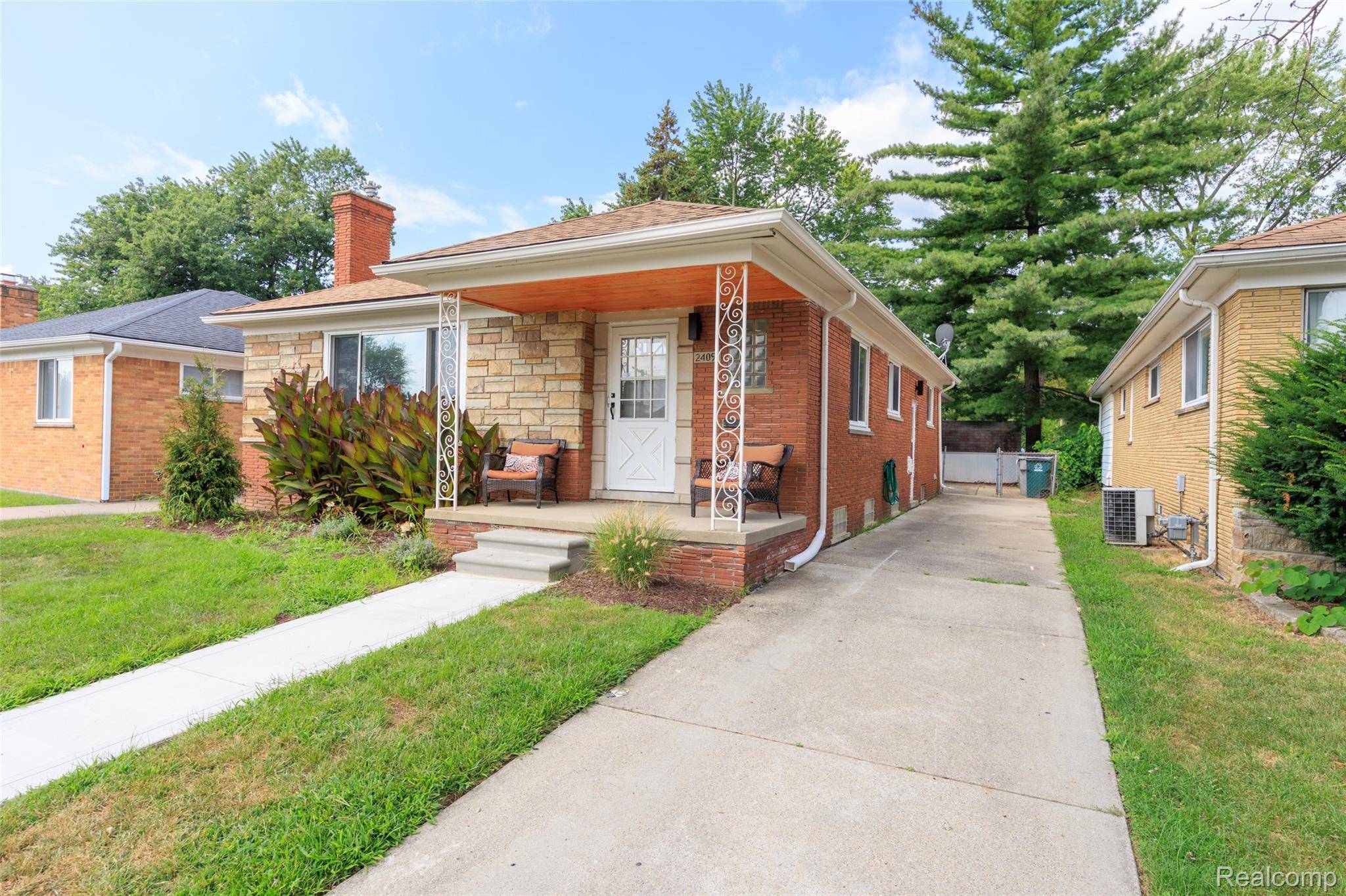 24091 Eastwood ST, Oak Park, MI 48237