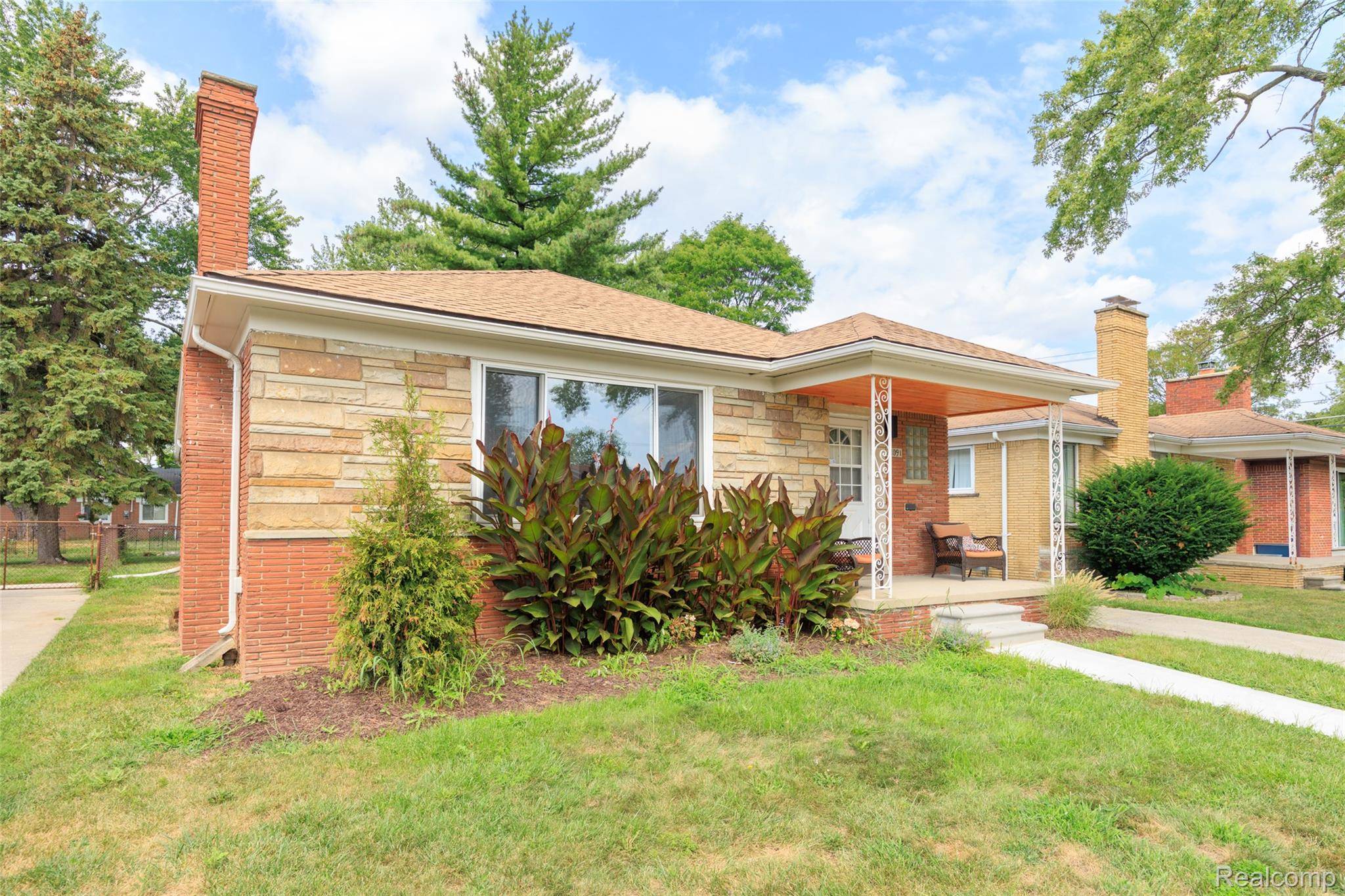 24091 Eastwood ST, Oak Park, MI 48237
