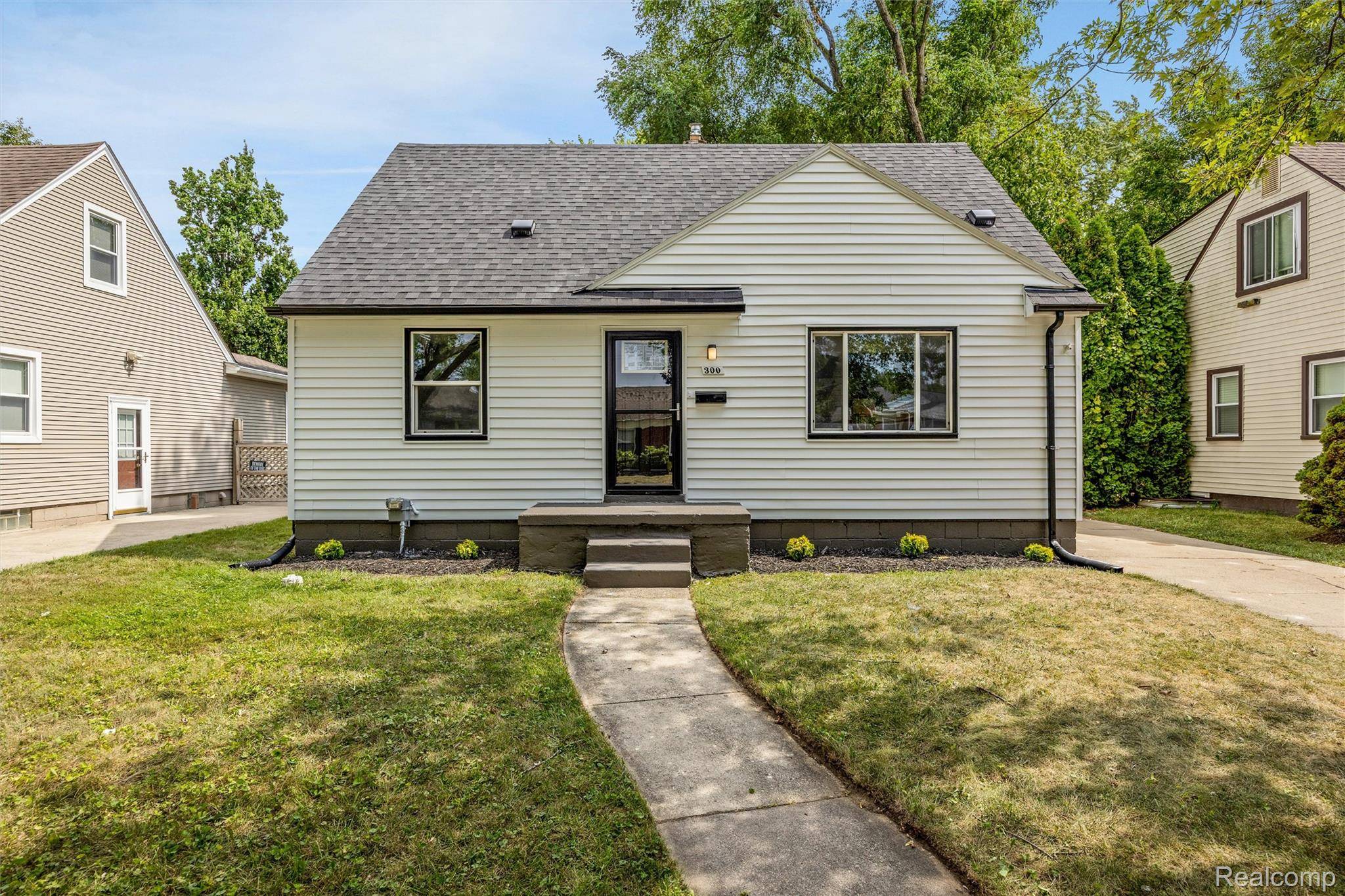 300 N Edgeworth AVE, Royal Oak, MI 48067