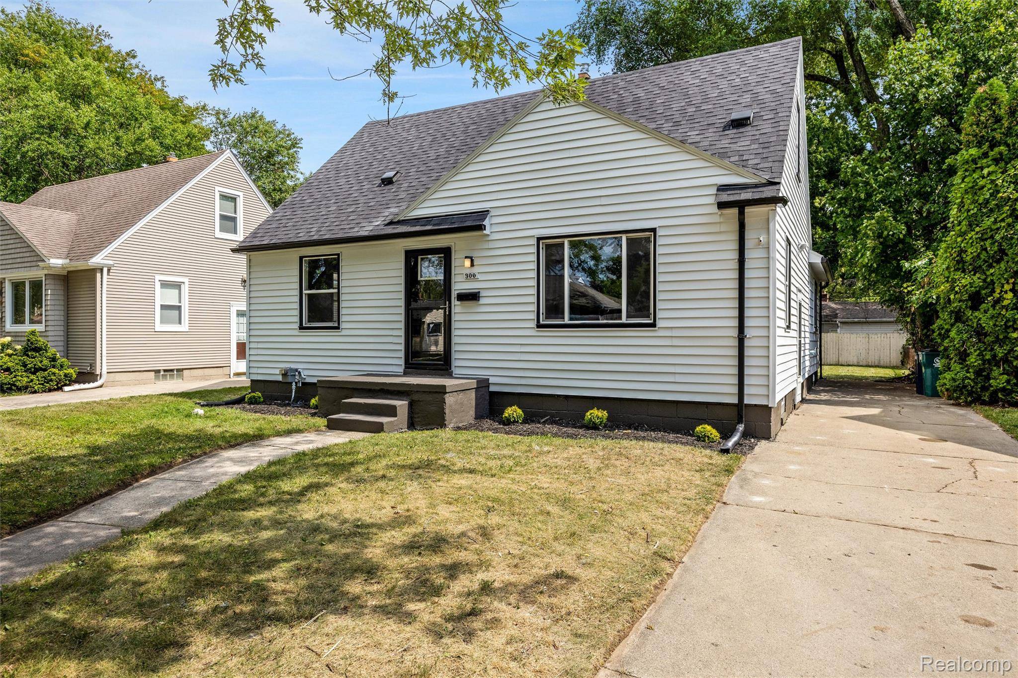300 N Edgeworth AVE, Royal Oak, MI 48067