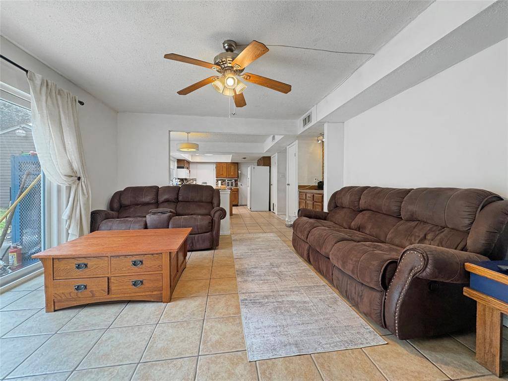 6217 Barcelona Drive, Arlington, TX 76016