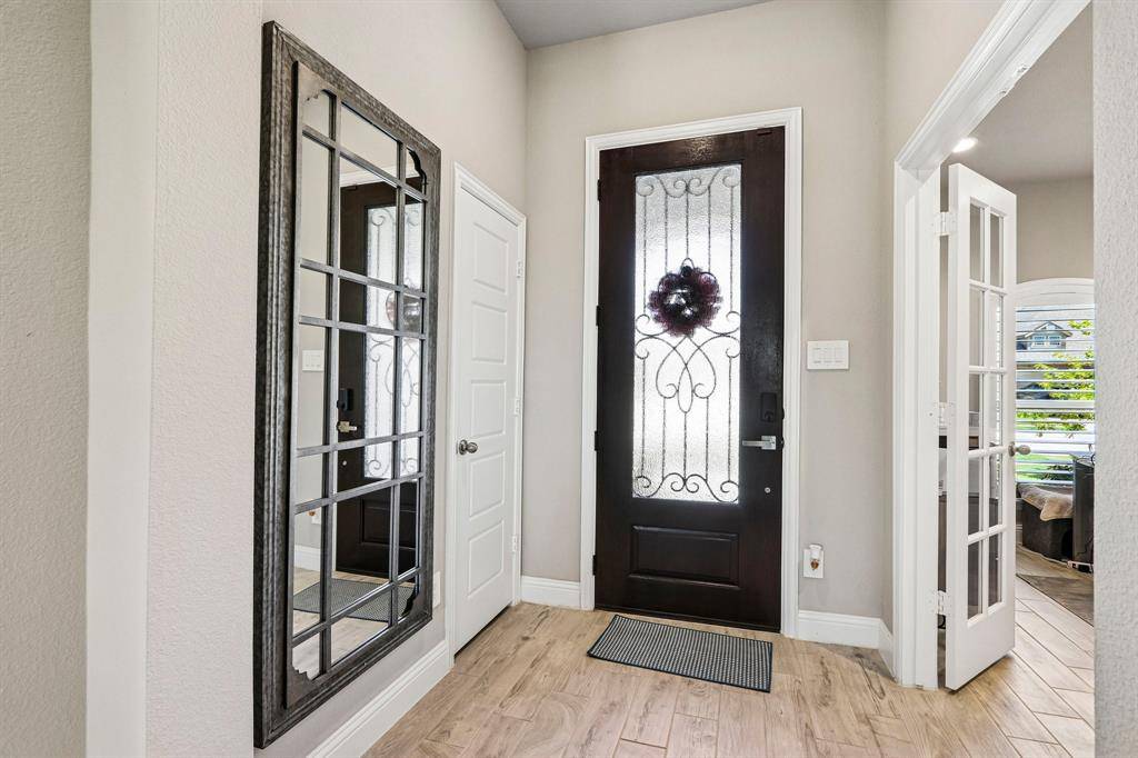 1077 Fleetwood Drive, Justin, TX 76247
