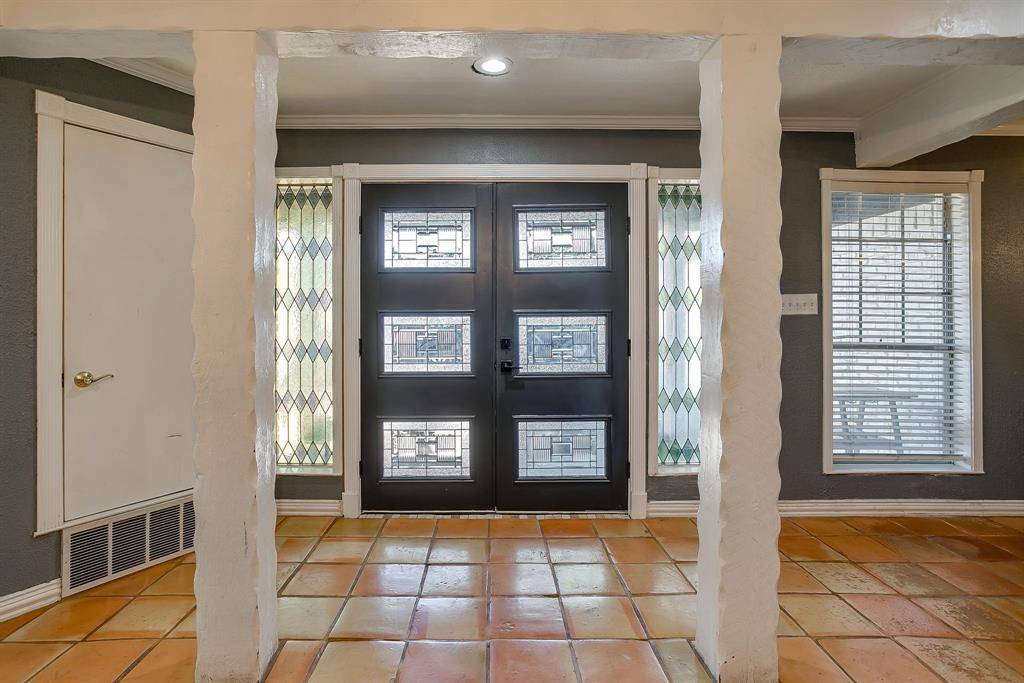 5315 Meadowbrook Drive, Fort Worth, TX 76112
