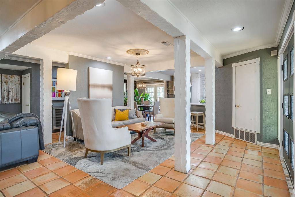 5315 Meadowbrook Drive, Fort Worth, TX 76112