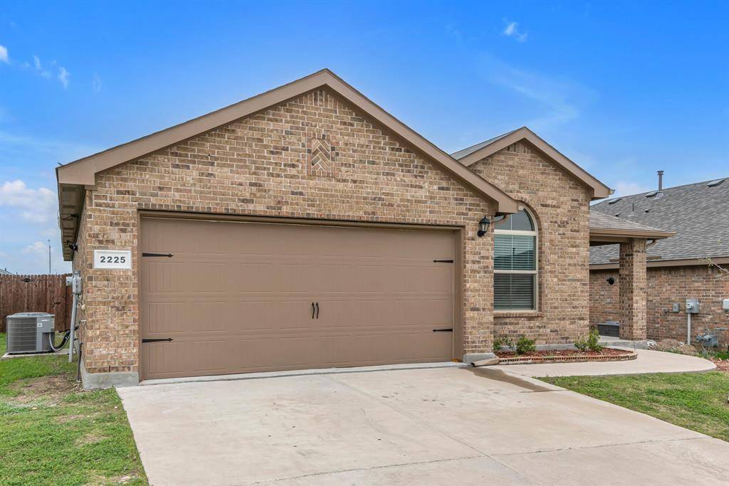 2225 Stallings Road, Fort Worth, TX 76108