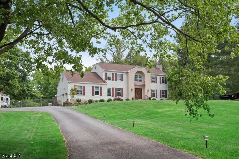 5 Glen Ridge Dr, Washington Twp., NJ 07853
