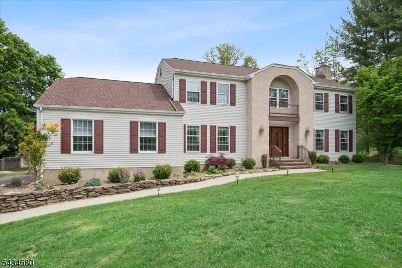 5 Glen Ridge Dr, Washington Twp., NJ 07853