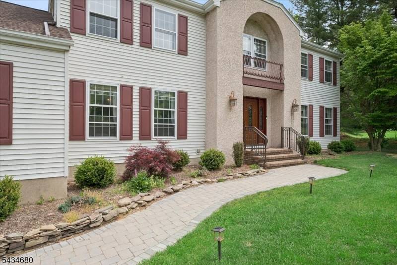 5 Glen Ridge Dr, Washington Twp., NJ 07853