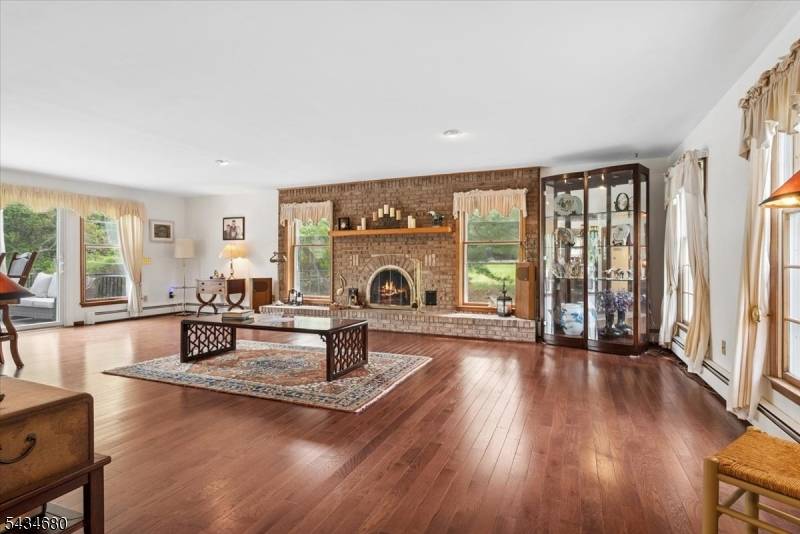 5 Glen Ridge Dr, Washington Twp., NJ 07853