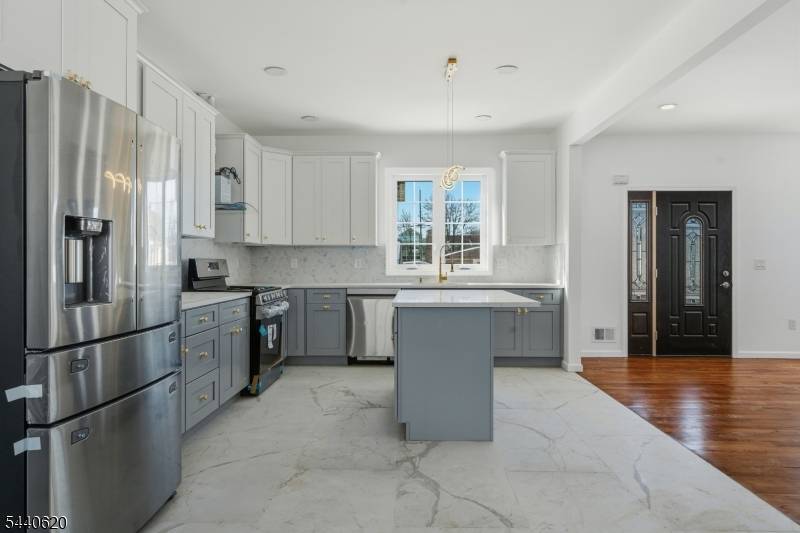 31 Davis Ave, Franklin Twp., NJ 08873