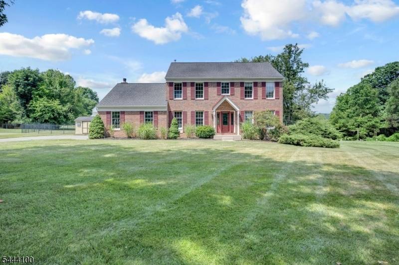 6 Saint Andrews Dr, Washington Twp., NJ 07882
