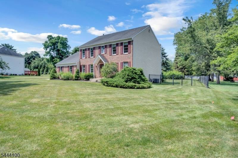 6 Saint Andrews Dr, Washington Twp., NJ 07882