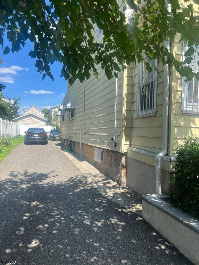 1013-1015 Laura St, Elizabeth City, NJ 07201