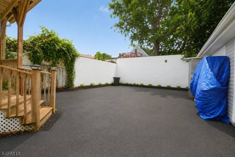 55 Winthrop St, Newark City, NJ 07104