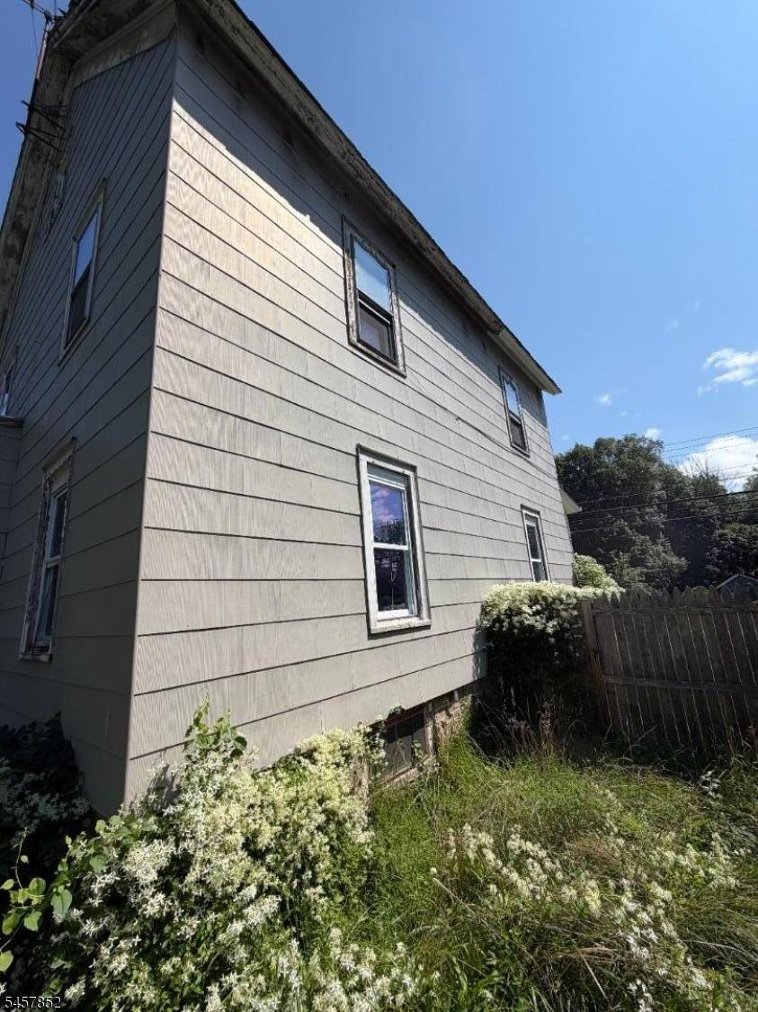 92 Madison St, Newton Town, NJ 07860