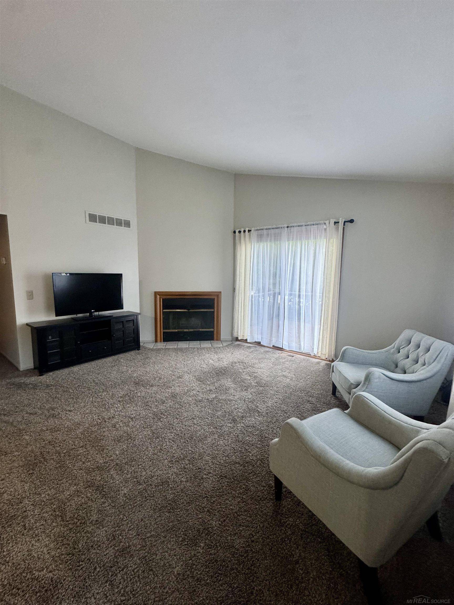 20543 Brandonwood DR, Clinton Twp, MI 48038
