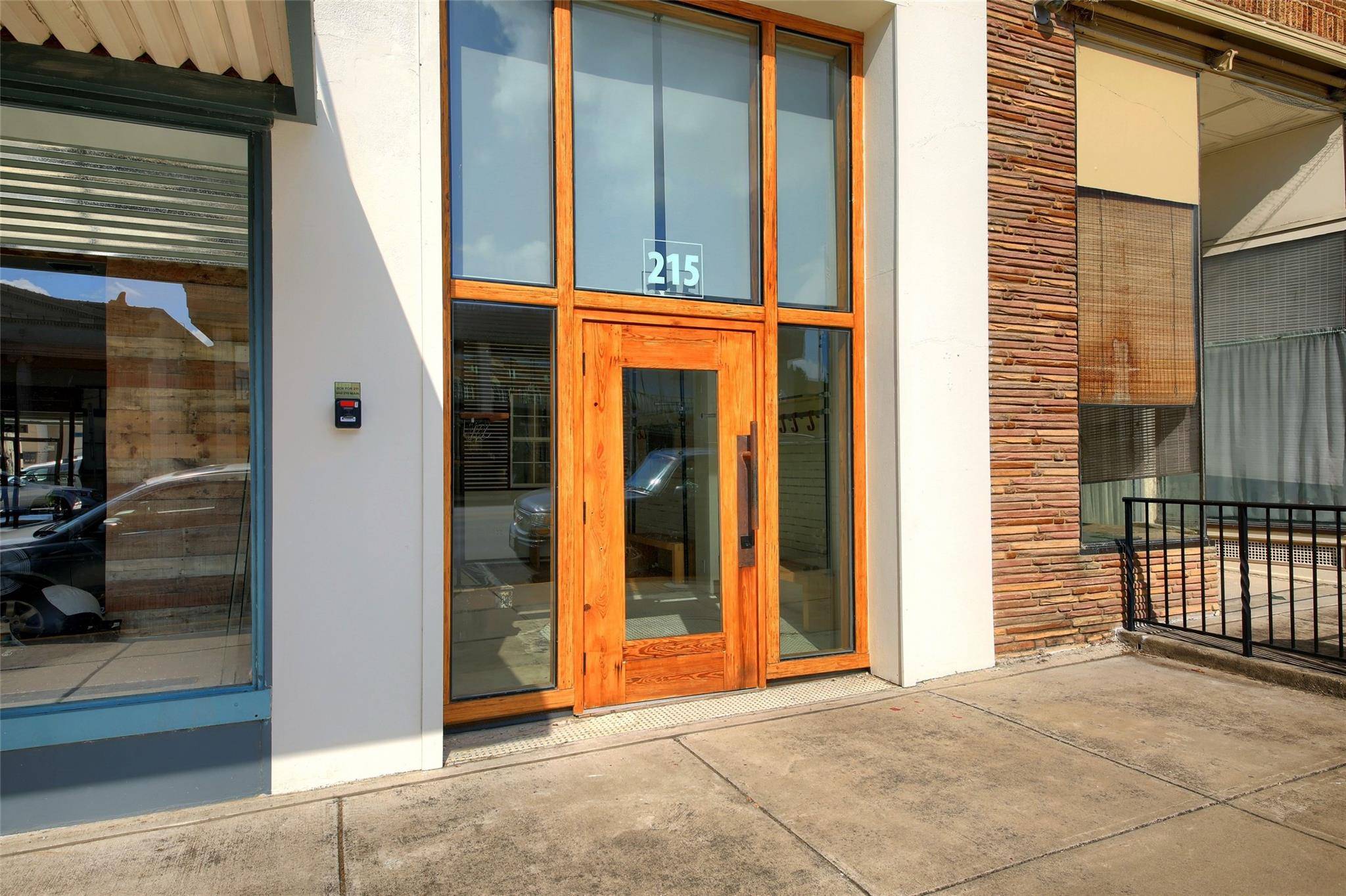 215 N Main ST, Taylor, TX 76574