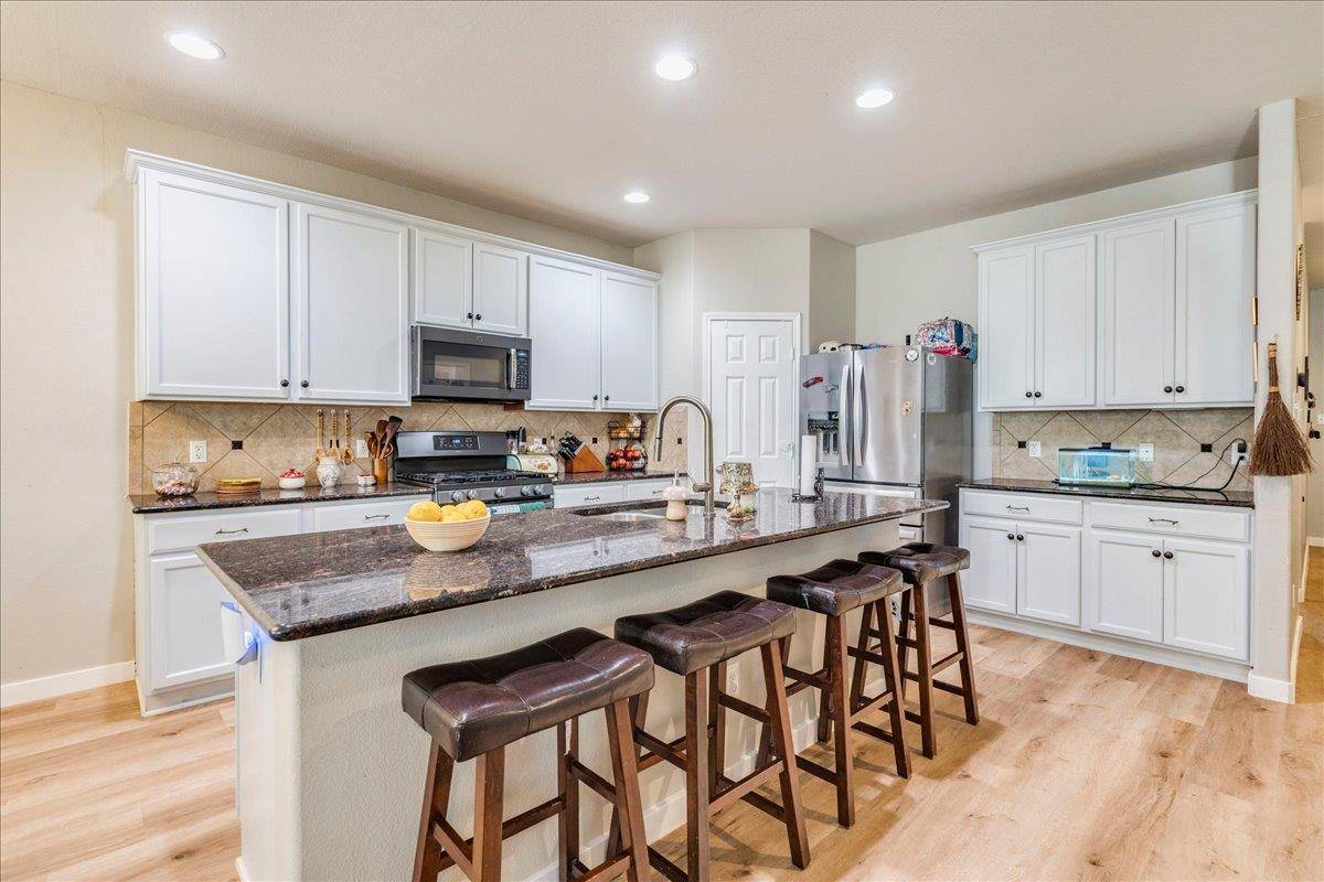 1054 Clark Brothers DR, Buda, TX 78610