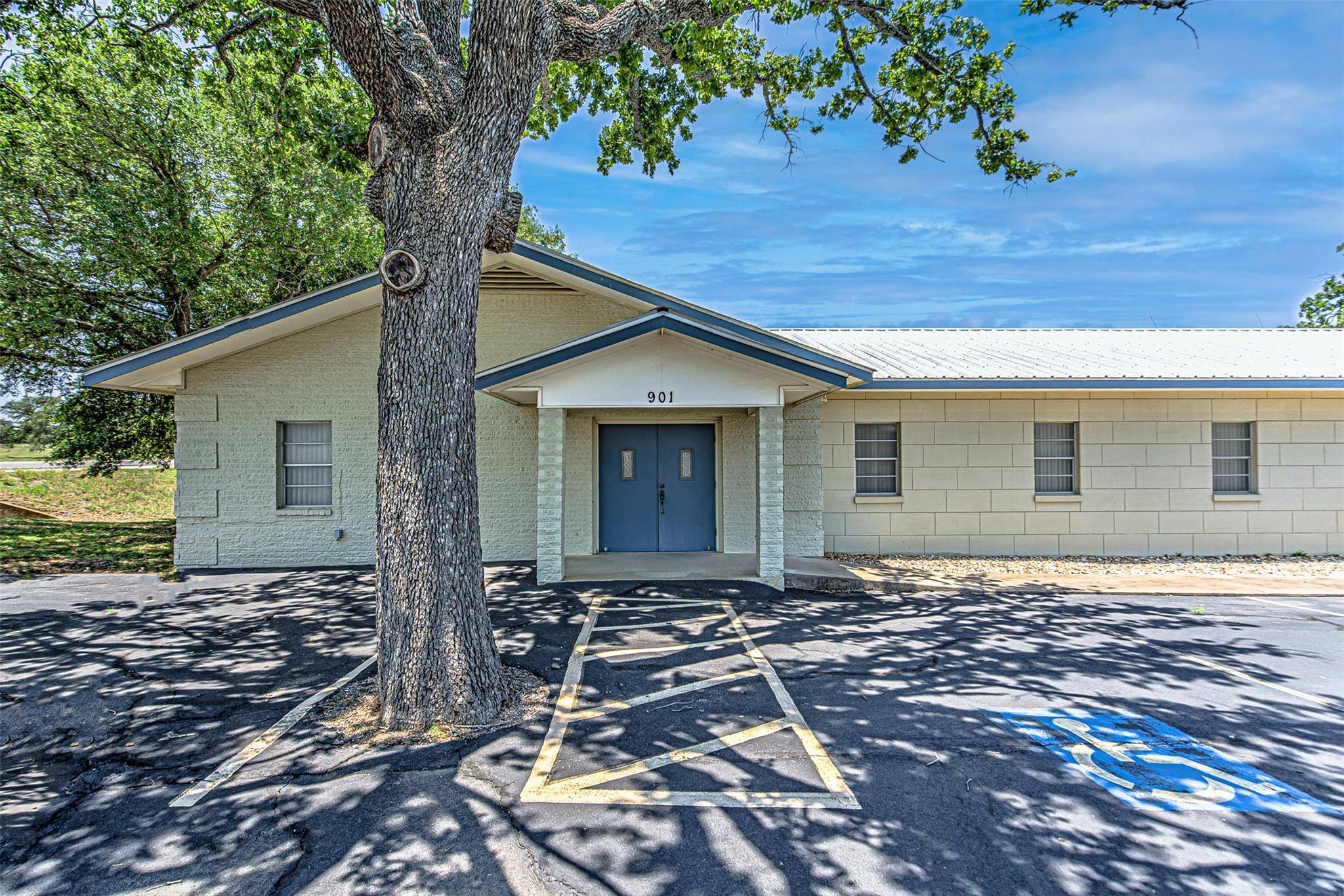 901 Lillian Dean RD, Buchanan Dam, TX 78609