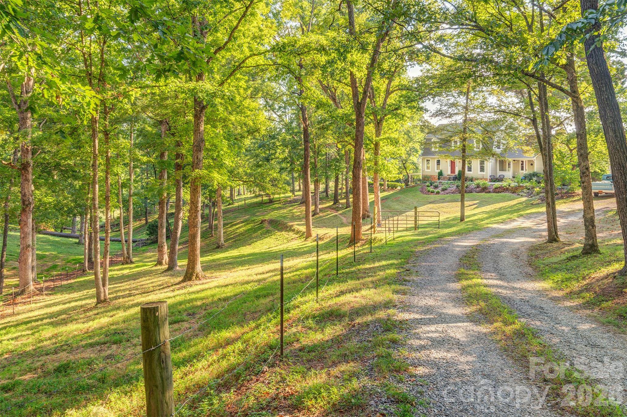 64 Greenridge RD, Weaverville, NC 28787