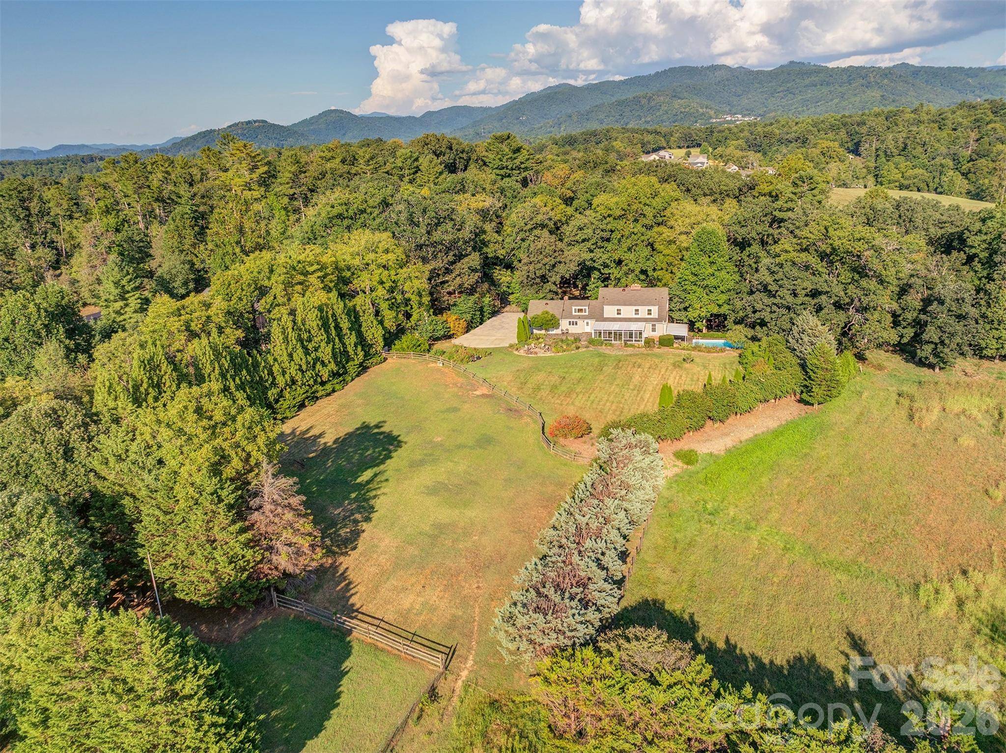 64 Greenridge RD, Weaverville, NC 28787