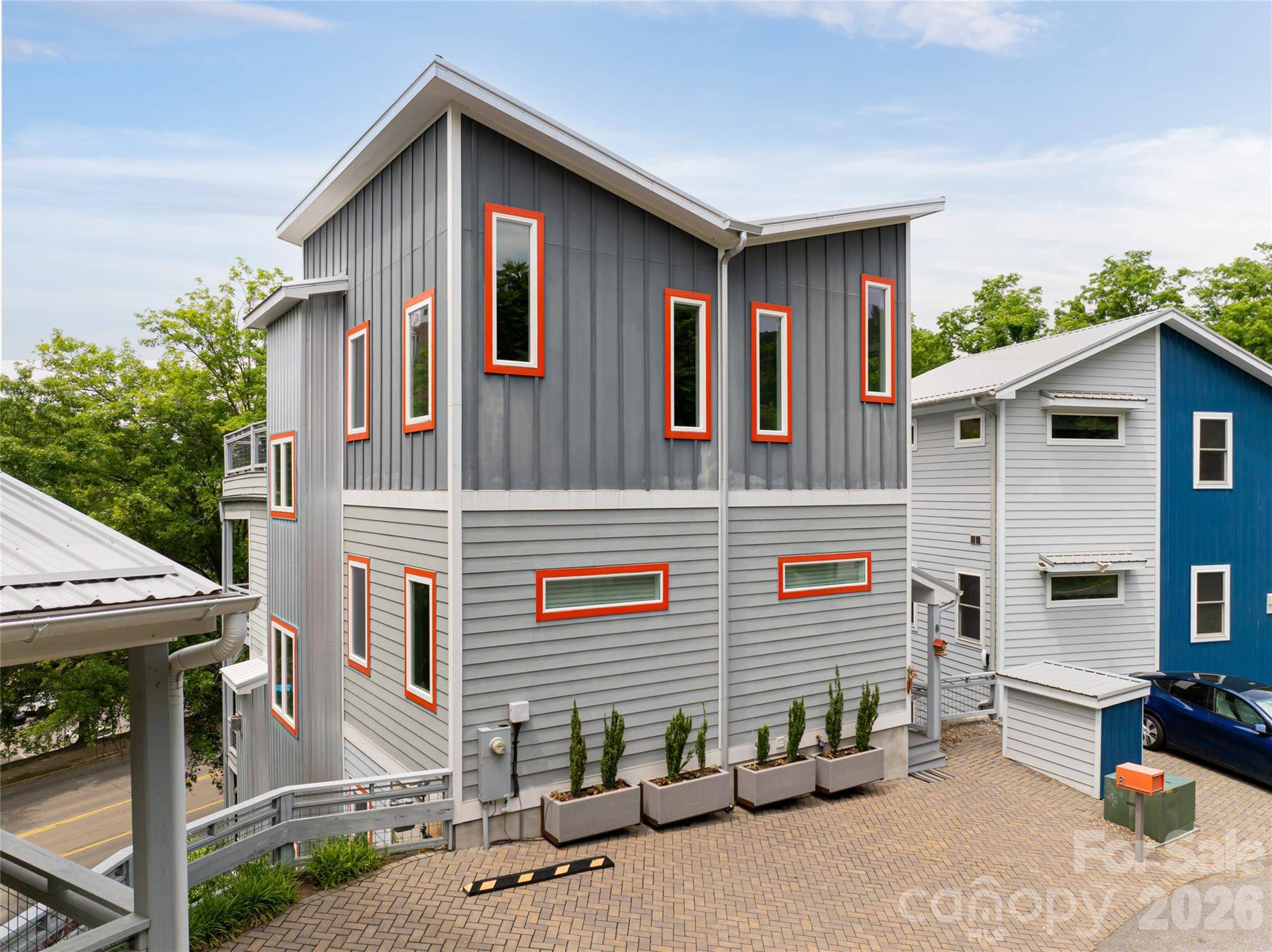 8 Birdhouse ROW, Asheville, NC 28801