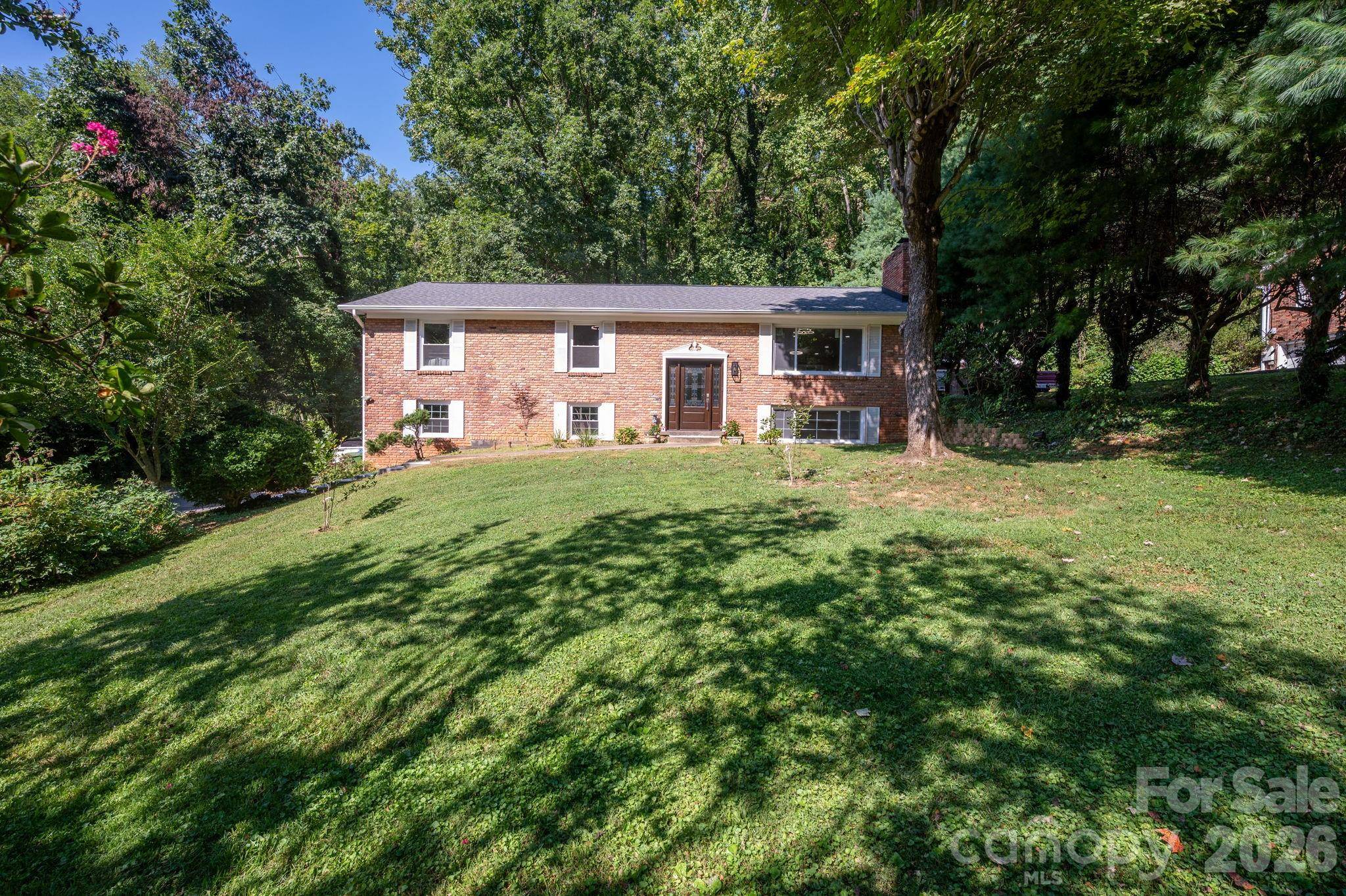 65 Beechwood RD, Asheville, NC 28805