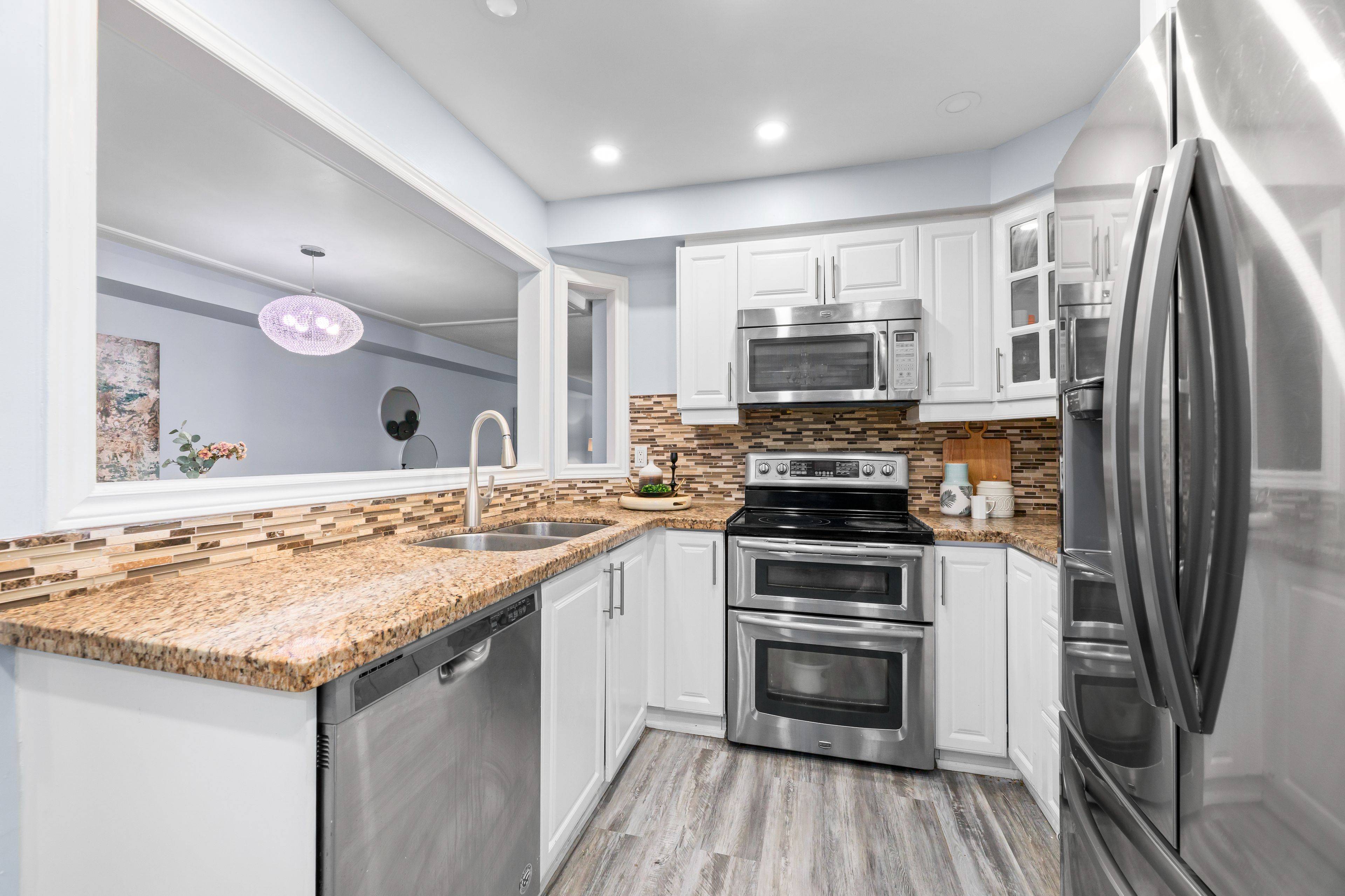 16 Smales DR, Ajax, ON L1Z 1G5