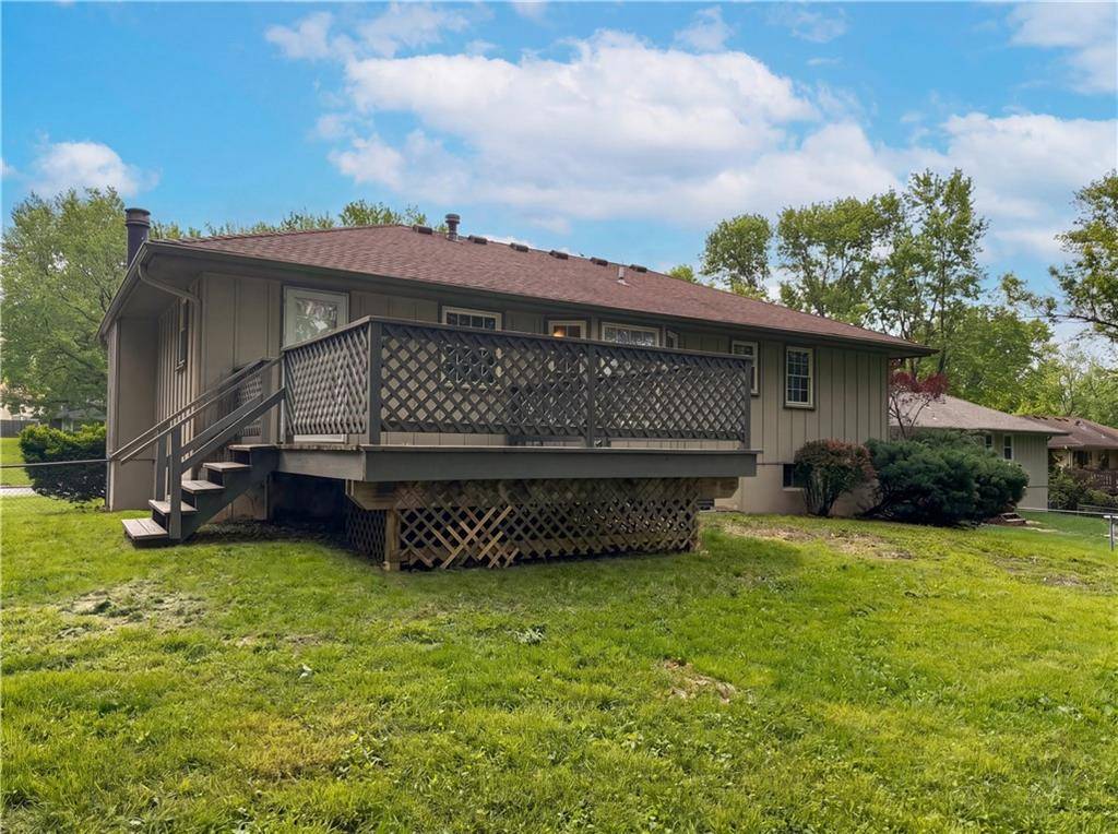 1913 Grant CIR, Blue Springs, MO 64014