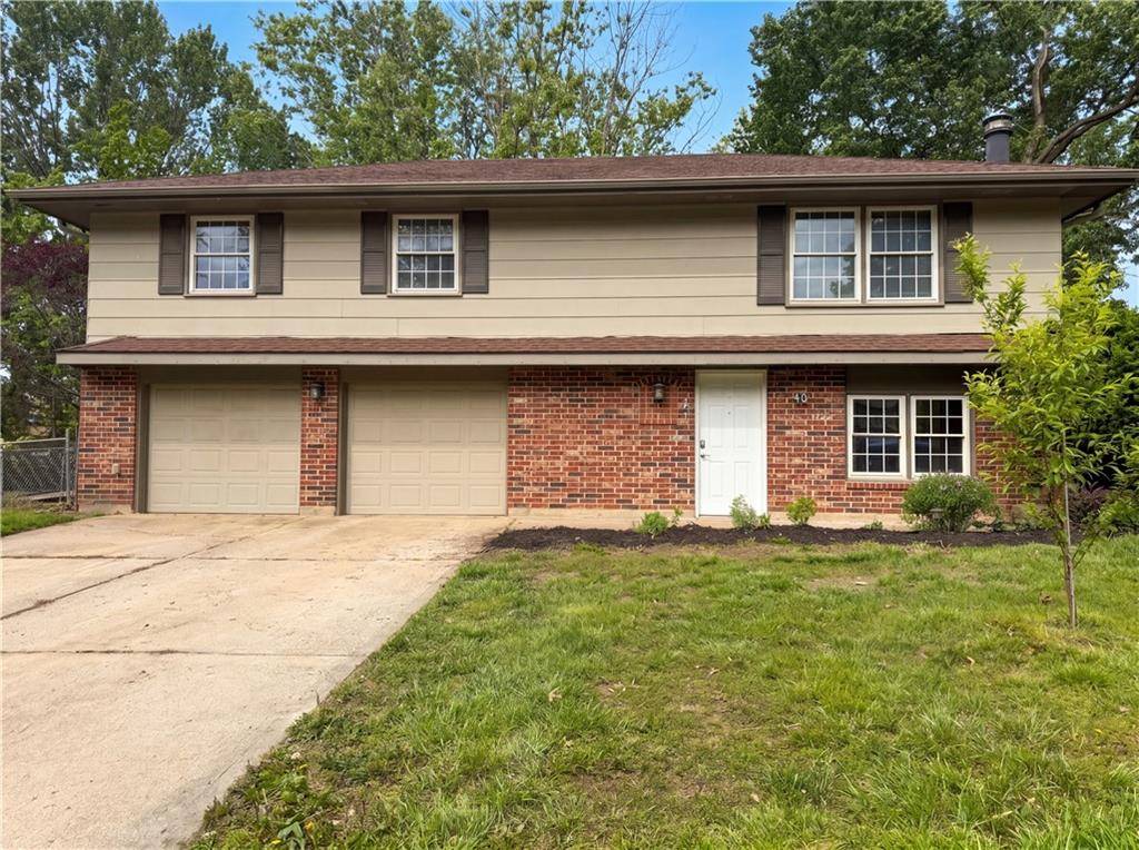 1913 Grant CIR, Blue Springs, MO 64014