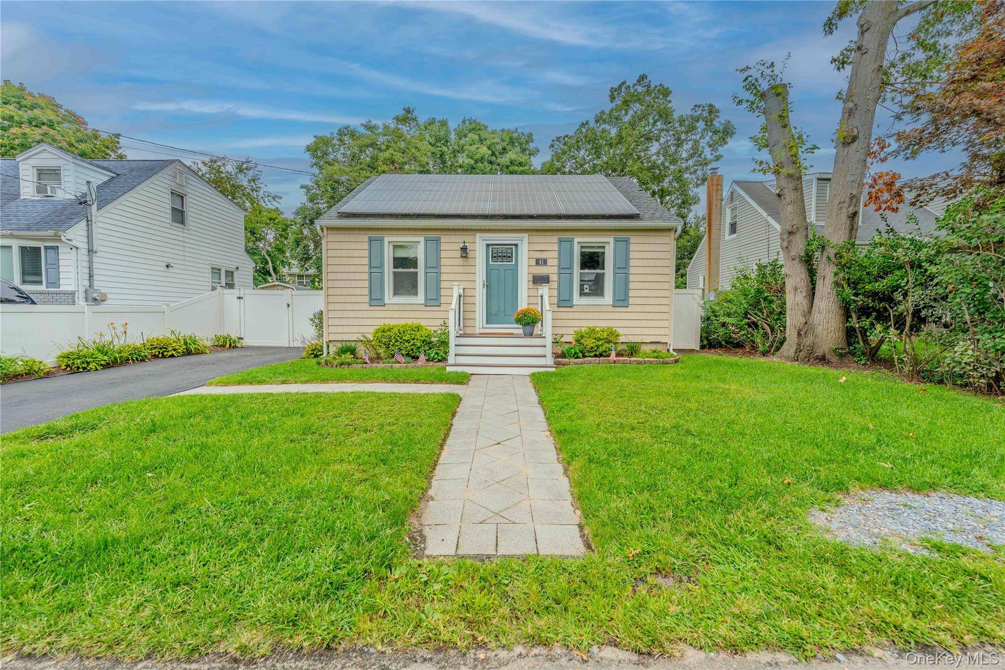 41 W 6th ST, Patchogue, NY 11772