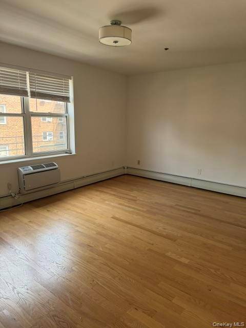 38 Knightsbridge RD #3K, Great Neck, NY 11021