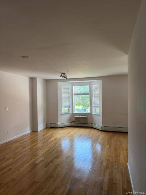 38 Knightsbridge RD #3K, Great Neck, NY 11021