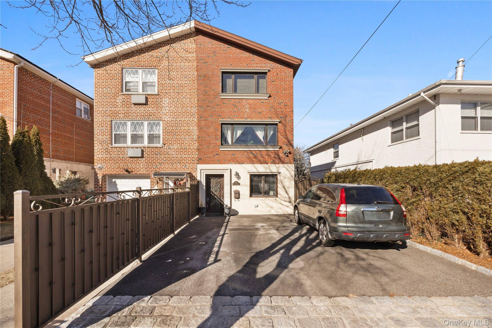 229 Ditmars ST, Bronx, NY 10464